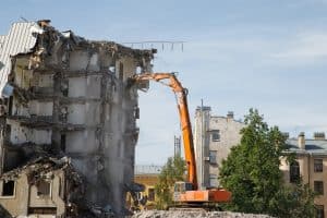 Demolition of building, using hydraulic excavator-destroyer